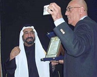 منح اتحاد الكتاب المصريين العضوية الفخرية لصاحب السمو الشيخ الدكتور سلطان بن محمد القاسمي