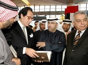 العويس وفاروق حسني يدشنان احتفالية الإمارات في معرض القاهرة للكتاب