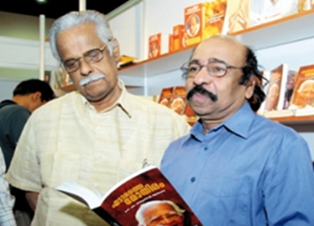 الكاتب الهندي كي يم ماتو كتابه الجغرافي ''الخواتم الثمانية''