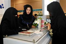 شهد جناح وزارة الثقافة والشباب وتنمية المجتمع في معرض الشارقة الدولي للكتاب توقيع مجموعة جديدة من إصدارات الوزارة ضمن سلسلتي "تراثيات" و"إصدارات"