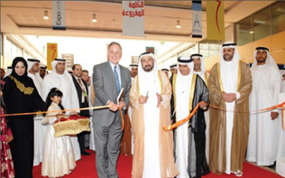 افتتح صاحب السمو الشيخ الدكتور سلطان بن محمد القاسمي عضو المجلس الأعلى حاكم الشارقة ، على أرض المعارض بمركز أكسبو الشارقة فعاليات الدورة 28 لمعرض الشارقة الدولي للكتاب الذي يقام تحت شعار “في حب الكلمة المقروءة”