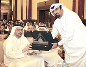 أقام ''مركز الإمارات للدراسات والبحوث الاستراتيجية'' أمس احتفالاً بالذكرى الخامسة عشرة لتأسيسه