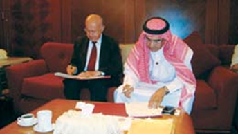 وقعت مؤسسة سلطان بن علي العويس الثقافية ومؤسسة عبد الحميد شومان الأردنية مذكرة تفاهم تعزيزا لأواصر التعاون العلمي والثقافي