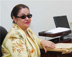 تحتفي دائرة الثقافة والاعلام في عجمان بالمبدعة الاماراتية ظبية خميس بوصفها الشخصية الثقافية الأبرز لعام 2009