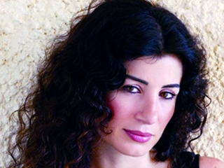 منحت مؤسسة بلو متروبوليس جائزتها “الماجدي بن ظاهر للأدب العربي” في دورة 2010 للشاعرة اللبنانية جمانا حداد