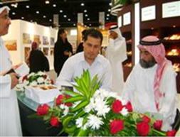 توقيع الناقد والشاعر سامح كعوش لكتابه / تحولات الرمل.. قراءة في جماليات المكان في الرواية الإماراتية ..علي أبو الريش نموذجاً