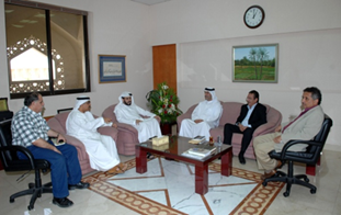 وقع الشاعر سالم الزمر ديوانه الجديد (بيروت وقصائد أخرى)