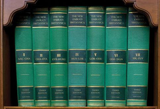 قام بينالي الشارقة الذي تنظمه مؤسسة الشارقة للفنون وتنطلق فعالياته في 16 مارس الجاري بتمويل وإنجاز ثلاثة إصدارات جديدة لدورته العاشرة