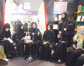 أديبات إماراتيات يؤلفن كتاب "قائمة" في 3 أيام