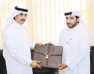 توزيع 12740 كتاباً على 14 دائرة حكومية في إمارة عجمان ضمن مبادرة “حصاد المعرفة”