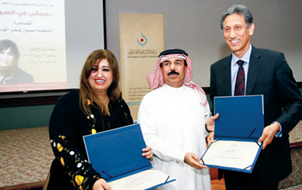 وقعت ديوانها «جمالي في الصور» في ندوة الثقافة والعلوم ، ميسون القاسمي ترصد «الربيع العربي» بعيون المرأة الشاعرة