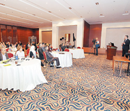 برنامجاً تدريبياً خاصاً للناشرين العرب حول “النشر الرقمي الموجز«،