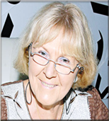 قرأت “بترا كروسل”“شهادات الراحل وتمان«، التي تعرض فيها شهادات ورسائل والدها المهندس وتمان الذي عاش في الشارقة في ستينات القرن الماضي، ومات فيها عام ،1968