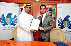 وقعت جمارك دبي ومكتبة دار الحكمة للطباعة والنشر والتوزيع اتفاقية تعاون تهدف إلى إثراء مكتبة جمارك دبي بالإصدارات العلمية والمعرفية