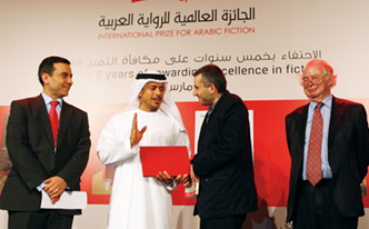 الكاتب اللبناني ربيع جابر صاحب رواية "دروز بلغراد" الفائز بالجائزة العالمية للرواية العربية في دورتها الخامسة