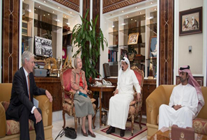 حاكم عجمان يستقبل المؤرخة صاحبة كتاب "من الإمارات المتصالحة إلى دولة الإمارات "