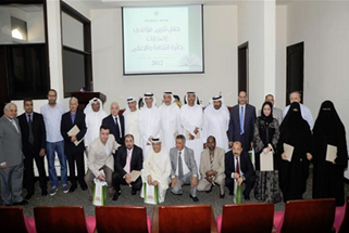 كرم سعادة عبد الله محمد العويس رئيس دائرة الثقافة والإعلام بالشارقة مؤلفي إصدارات الدائرة للعام 2012