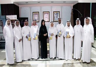 أهدى برنامج الشيخ زايد للإسكان كتاب "ومضات من فكر" لصاحب السمو الشيخ محمد بن راشد آل مكتوم نائب رئيس الدولة رئيس مجلس الوزراء حاكم دبي / رعاه الله/ لوفد البنك الأهلي وصندوق التنمية العقارية السعودية