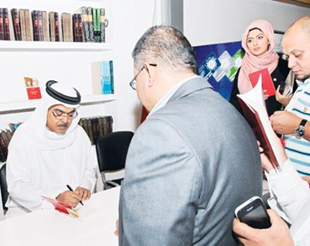 ركن التوقيعات في معرض الشارقة للكتاب