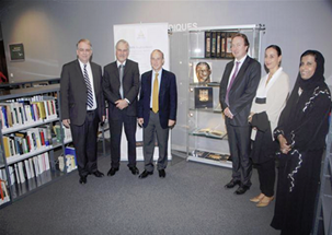 تسملت جامعة باريس - السوربون أبوظبي منحة من الكتب الإيطالية القيمة المترجمة إلى الفرنسية إهداء من السفارة الإيطالية بأبوظبي