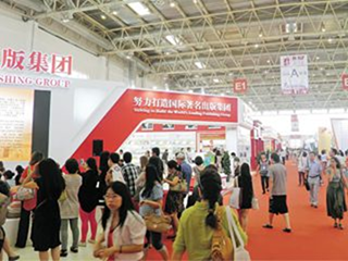 خلال مشاركته في معرض بكين الدولي للكتاب «أبوظبي للكتاب» يجتذب العارضين من مختلف دول العالم