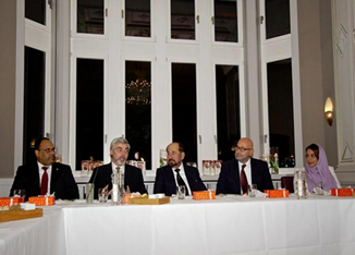 حاكم الشارقة يقيم مأدبة عشاء على شرف دور النشر العربية والعالمية المشاركة في معرض فرانكفورت للكتاب