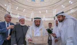 حاكم الشارقة يهدي دار المخطوطات الإسلامية مخطوطتين نادرتين