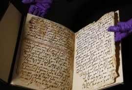 الأمير تشارلز يهدي للإمارات نسخة الكترونية لأقدم مصحف بالعالم