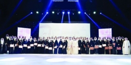 أحمد بن محمد يكرم الحاصلين على الأستاذية والدكتوراه في جائزة راشد للتفوق العلمي