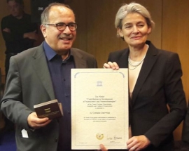 مواطن يشرف على تحرير موسوعة عالمية 20 عاماً