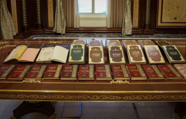 حاكم الشارقة يهدي مجمع القرآن الكريم دفعة جديدة من الكتب النفيسة المعنية بعلوم القرآن والسنة النبوية