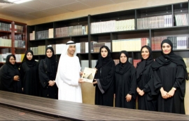 دار الكتب في «أبوظبي للثقافة» تهدي إصداراتها لـ «الفجيرة للآثار»