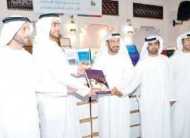 أكبر عملية إهداء للكتب في عام القراءة 6 آلاف كتاب من «تراث الإمارات» إلى «أبوظبي للتعليم»