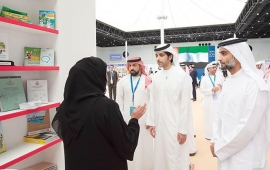 هزاع بن طحنون يفتتح معرض العين للكتاب